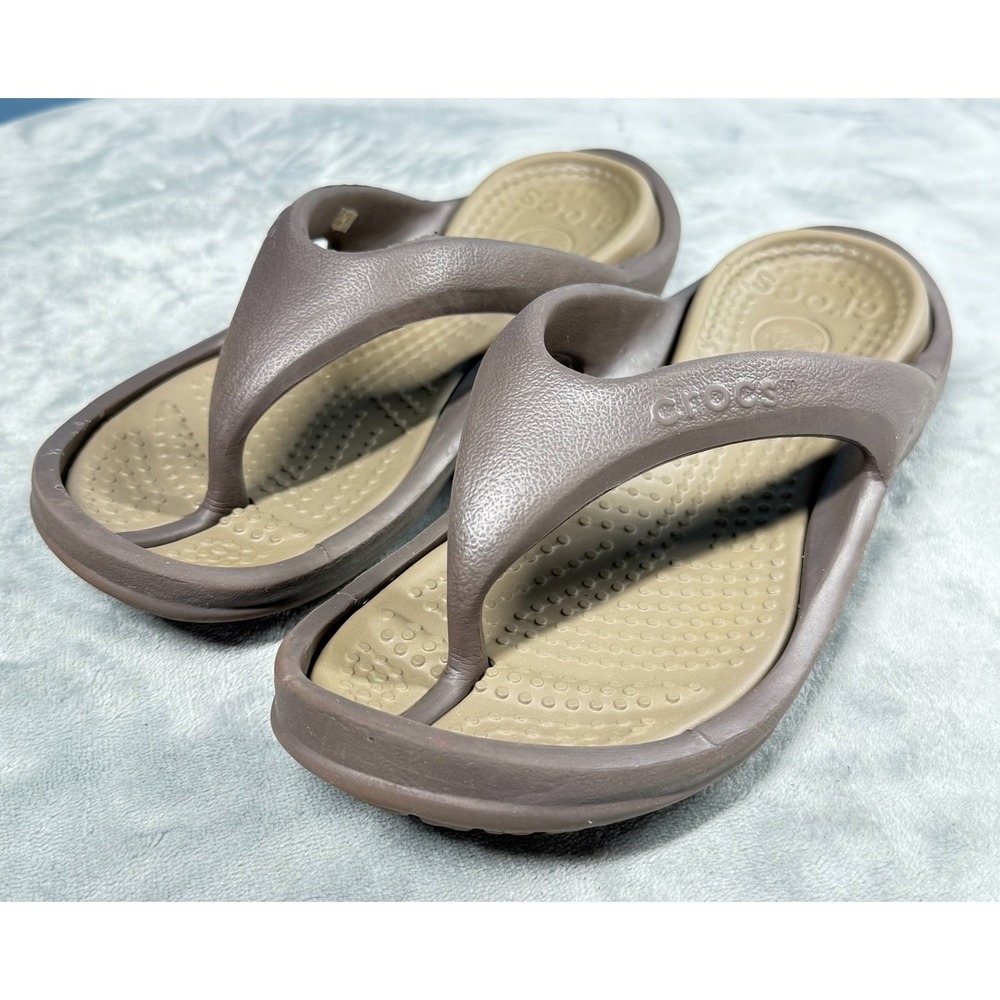 Crocs Sanrah Flip Flops Womens 8 Brown Wedge Sandals Thong Comfort